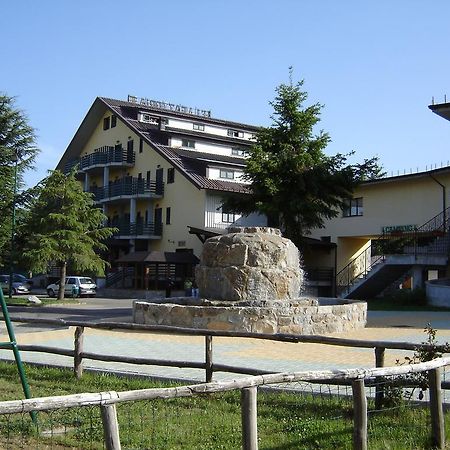 Hotel La Fattoria Camigliatello Silano Bagian luar foto