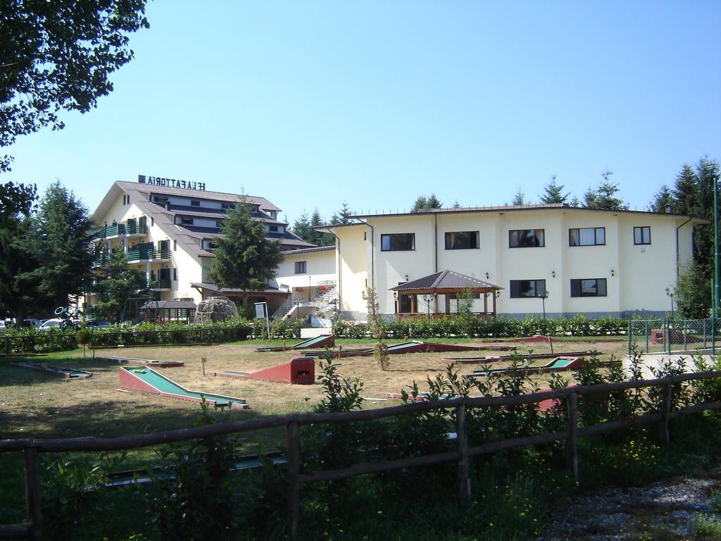 Hotel La Fattoria Camigliatello Silano Bagian luar foto