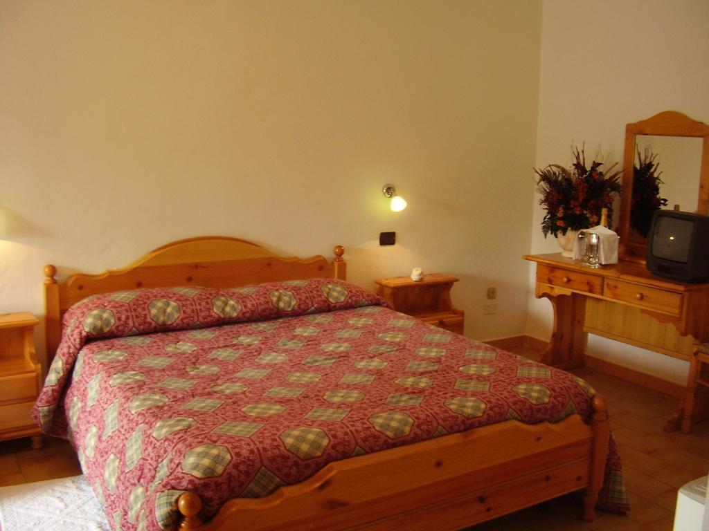 Hotel La Fattoria Camigliatello Silano Ruang foto