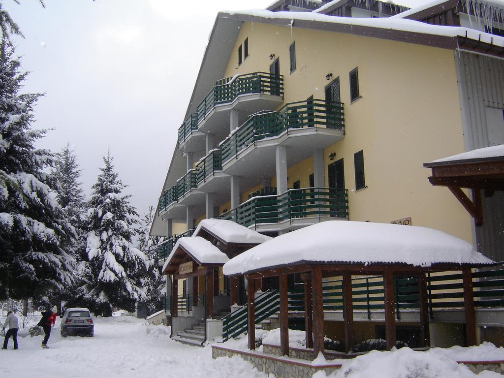 Hotel La Fattoria Camigliatello Silano Bagian luar foto